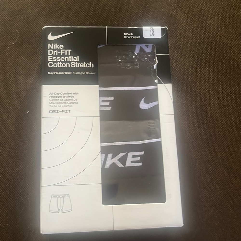 Youth Nike (Dri fit) Essential cotton stretch